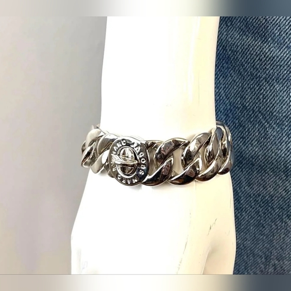 NWT Marc Jacobs  turnlock bracelet silver 7-7.5" ($128)(🎁free surprise gift) - Picture 3 of 4